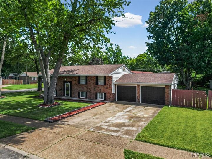 Property Photo: 1460 Fox Run Drive MO 63033