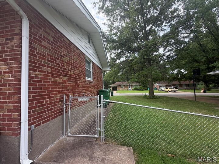 Property Photo: 19 Forest Home Court MO 63137