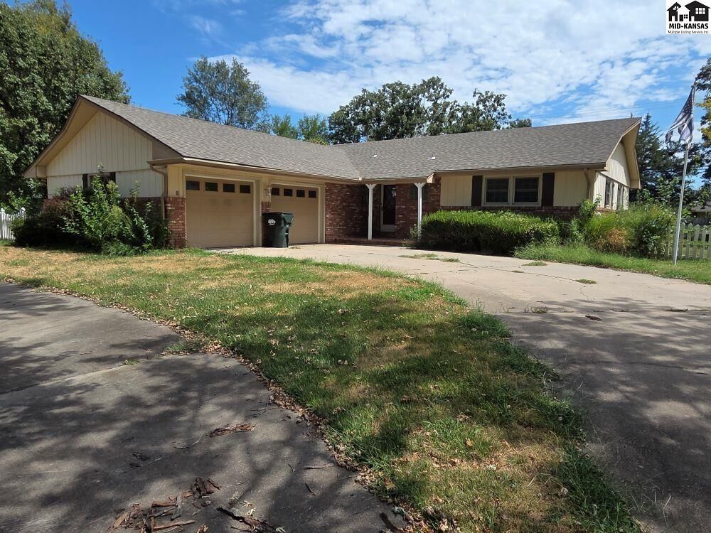 Property Photo: 3802 Quivira Dr KS 67502