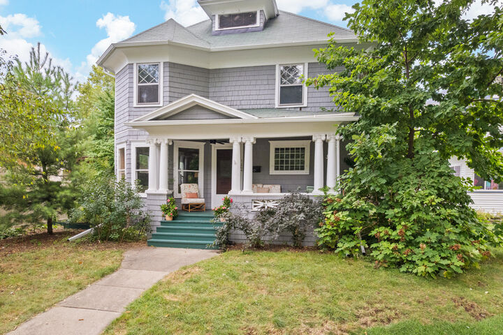 Property Photo:  204 Edgewood Street  MI 49201 