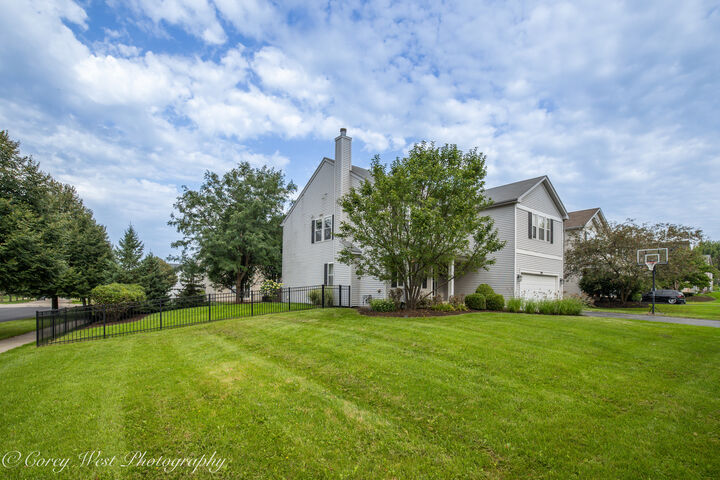 Property Photo:  1140 Berry Street  IL 60119 