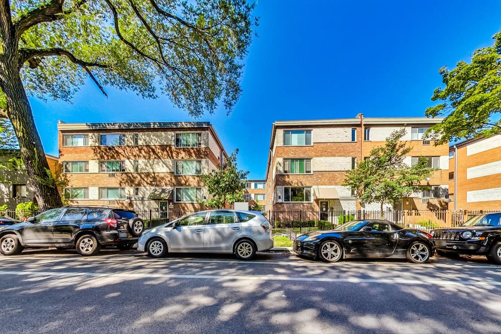 Property Photo:  6000 N Winthrop Avenue 307  IL 60660 