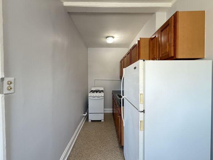 Property Photo:  917 W Eastwood Avenue 704  IL 60640 