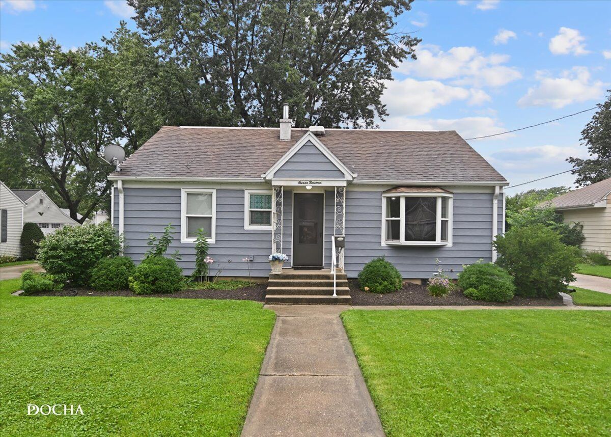 Property Photo:  1119 Charles Street  IL 61350 