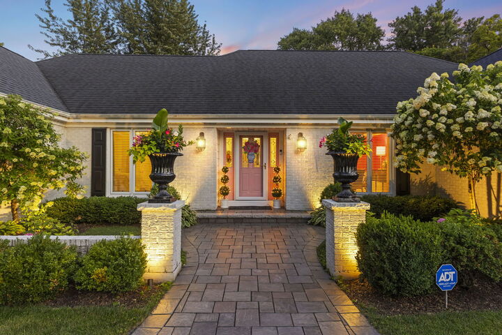 Property Photo:  1010 Thunderbird Lane  IL 60563 