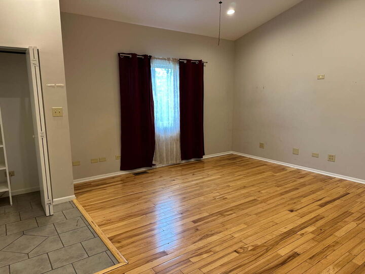 Property Photo: 1201 E Chestnut Street IL 60901