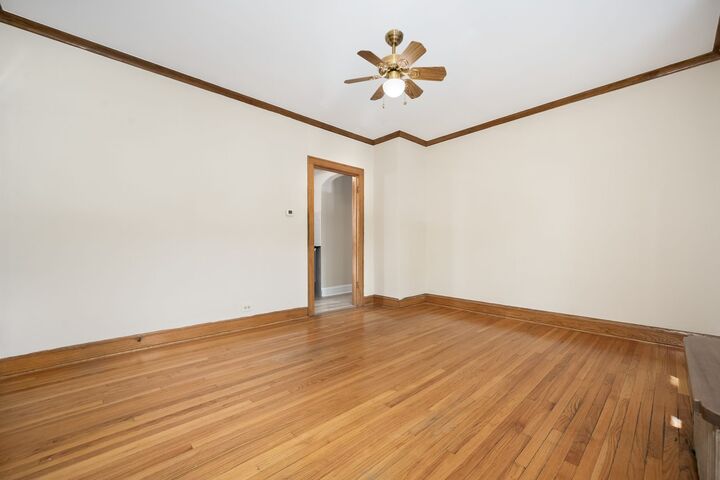 Property Photo:  5434 W Wellington Avenue 1E  IL 60641 