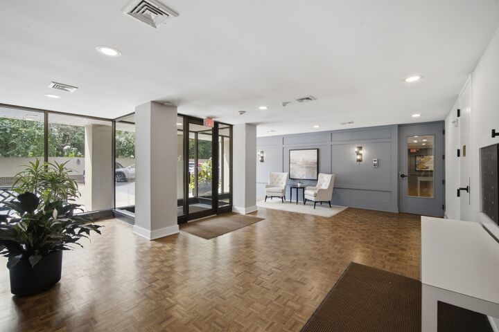 Property Photo: 640 Winnetka Mews 403 IL 60093