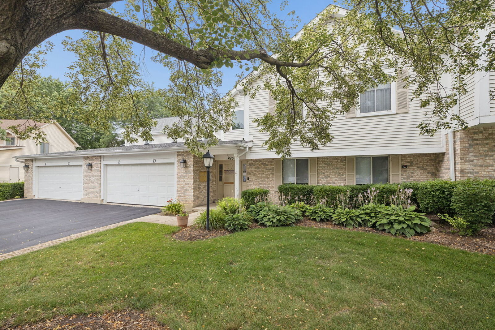 Property Photo: 440 Somerset Court D IL 60504