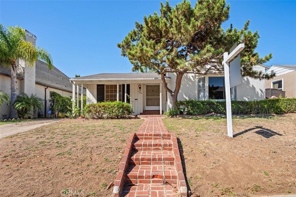 Property Photo: 1569 Midvale Avenue CA 90024