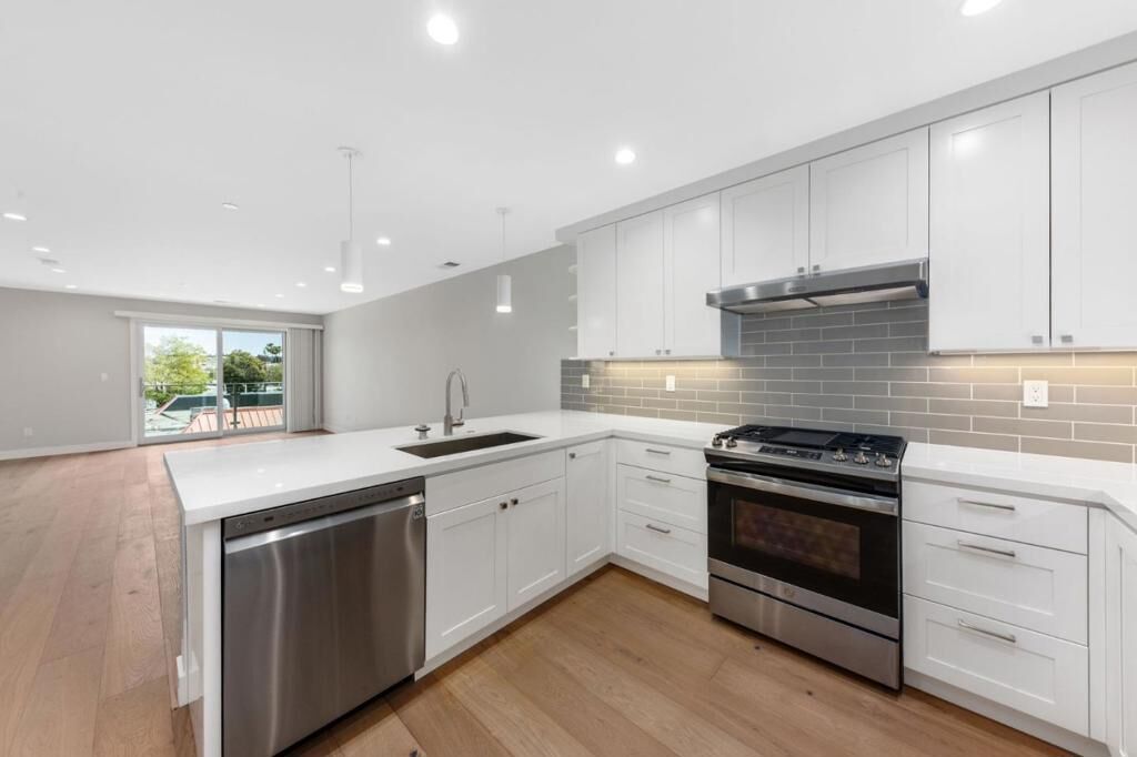 Property Photo:  30 Hermosa Avenue 302  CA 94030 
