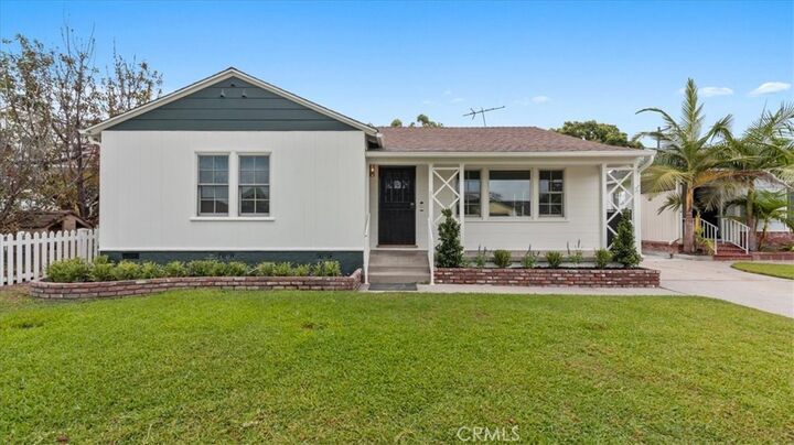 Property Photo:  5618 Verdura  CA 90712 
