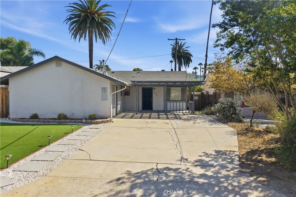 Property Photo: 1354 S Maple CA 92025