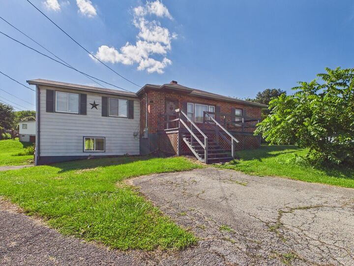 Property Photo: 258 Wedgewood Ave WV 24739