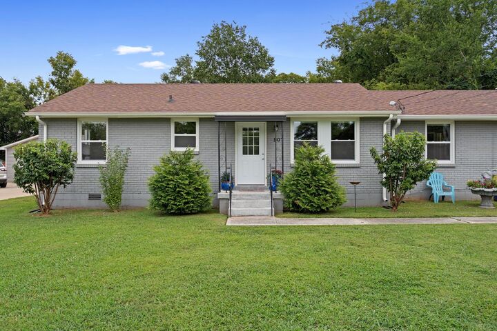 Property Photo:  907 Hunt St  TN 37130 