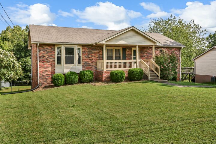 Property Photo: 921 Lindsey Dr TN 37042