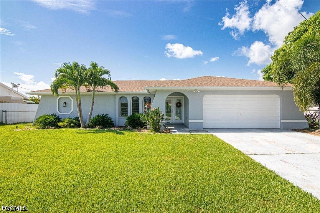 Property Photo: 926 SE 26th Terrace FL 33904