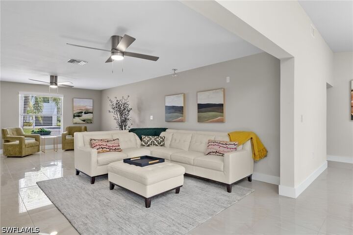 Property Photo: 482 Tradewinds Avenue FL 34108