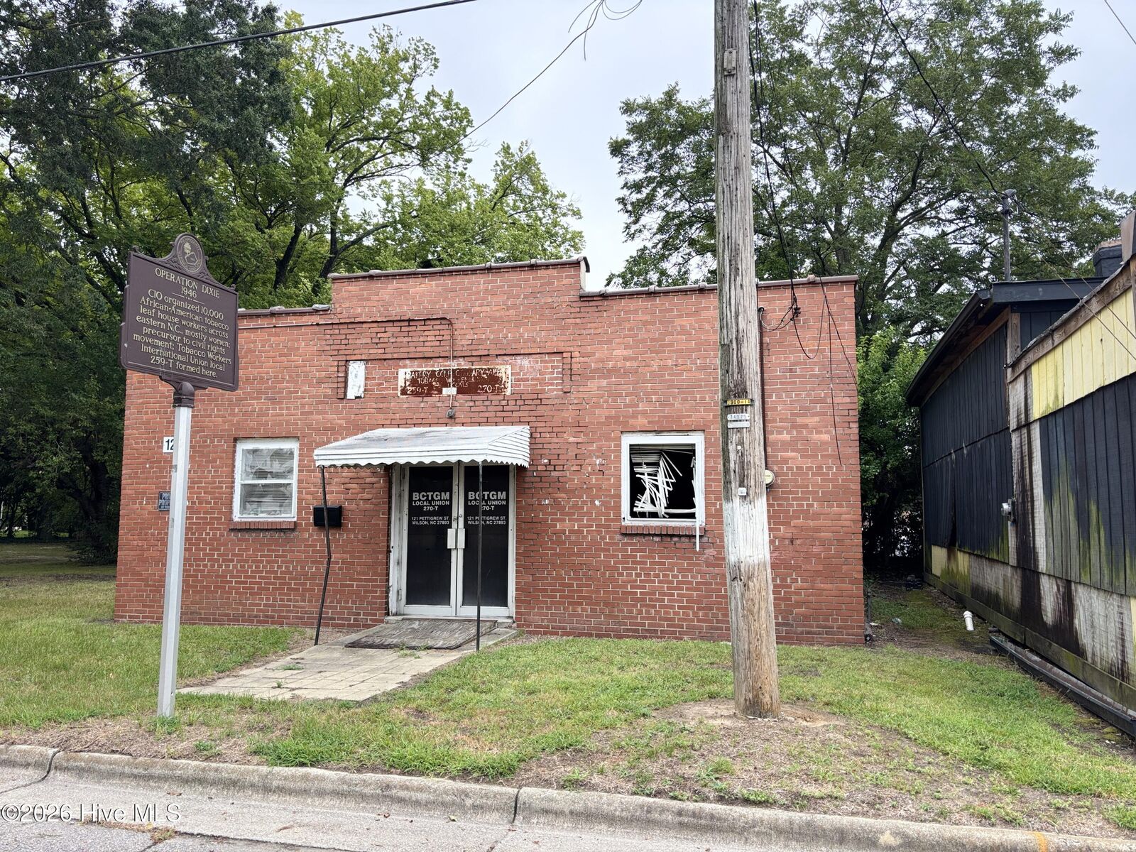 Property Photo:  121 Pettigrew Street S  NC 27893 