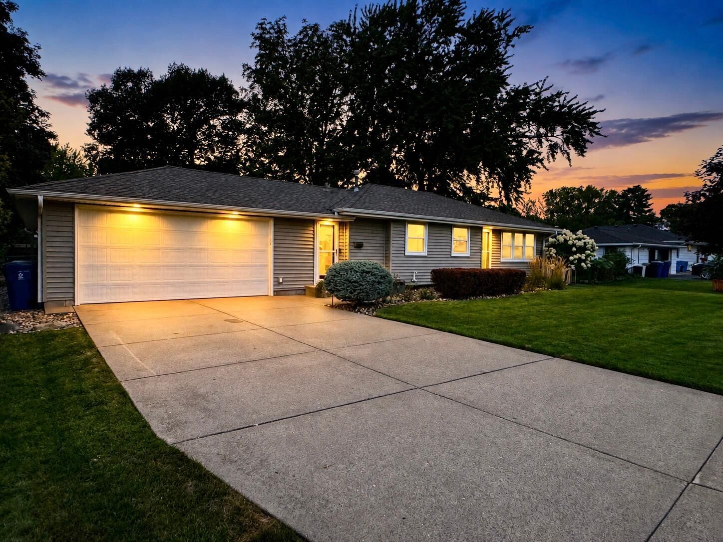 Property Photo: 10118 Park Avenue S MN 55420