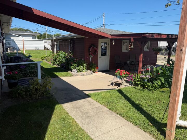 Property Photo: 1602/ 1604 Front Street W MN 56007