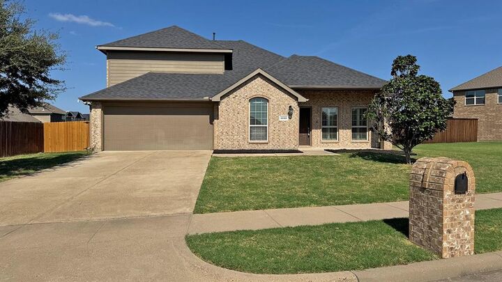 Property Photo: 1113 Seguin Road TX 75126
