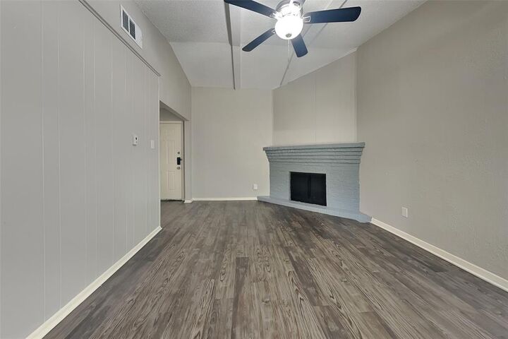 Property Photo: 622 W Springdale Lane TX 75052