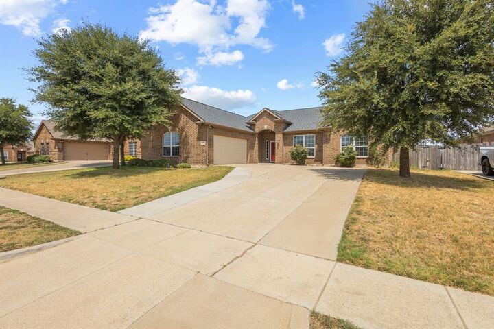 Property Photo: 302 Kaylee Way TX 75154