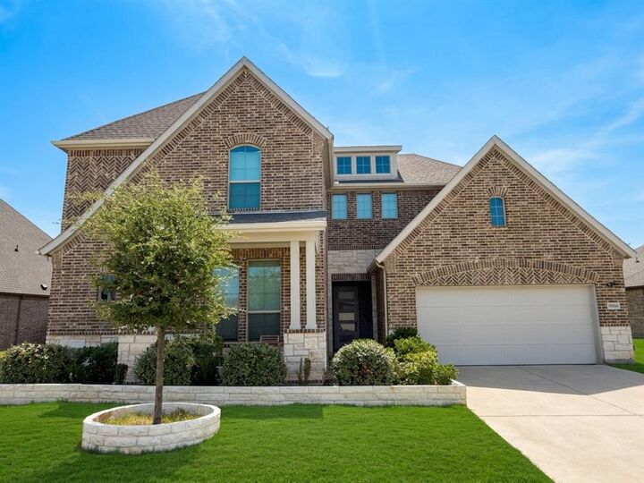 Property Photo: 1708 Birch Street TX 76063