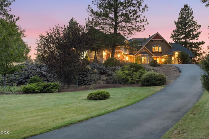 Property Photo:  20100 Starfire Ridge Court  OR 97702 