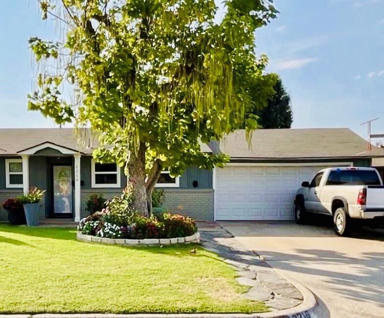 Property Photo:  2216 N Mueller Avenue  OK 73008 