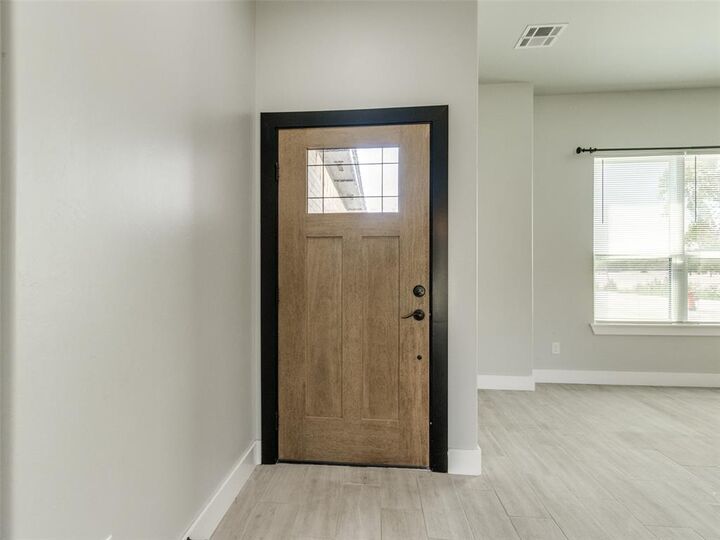 Property Photo: 1245 SW 17th St Street OK 73108
