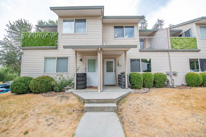 1607 43 Avenue 202 — photo 1