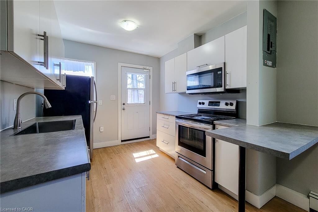 Property Photo:  304 Barton Street E A  ON L8L 2X5 