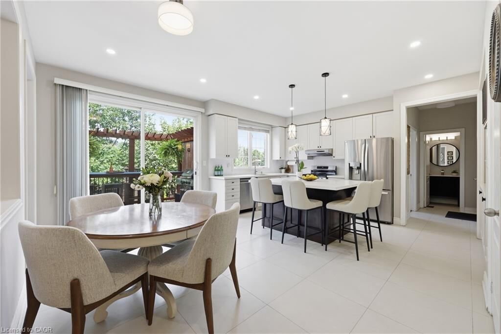 Property Photo: 2295 Glazebrook Circle ON L6M 5B5