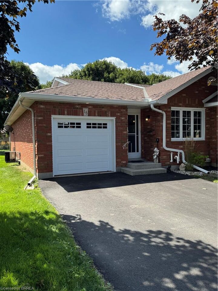 Property Photo:  60 Whitlaw Way 16  ON N3L 4C3 