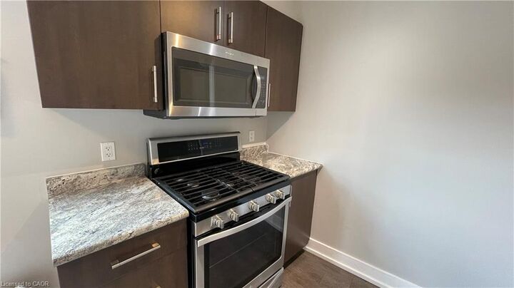 Property Photo:  4 Ottawa Street N 16  ON L8H 3Y7 