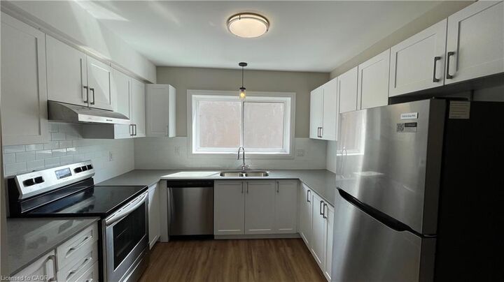 Property Photo:  540 King Street E B8  ON L8N 1E2 