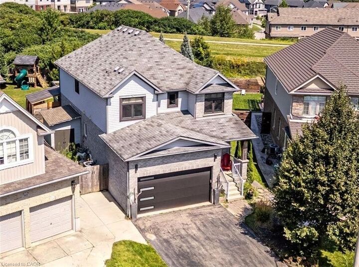 Property Photo: 944 Parkvale Court ON N2R 1Y6