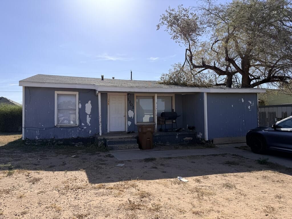Property Photo:  1202 Lamar Ave  TX 79720 