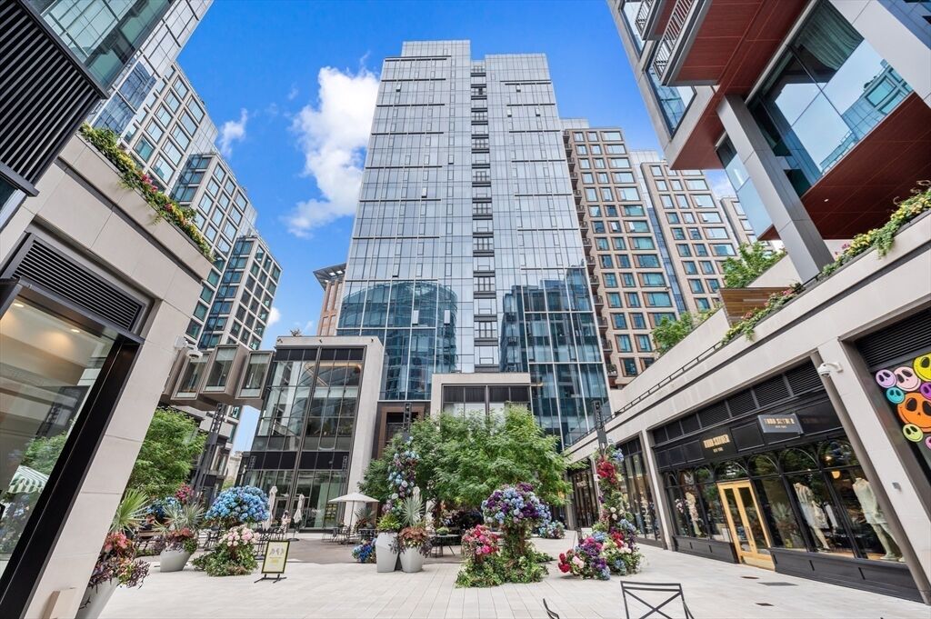 Property Photo: 135 Seaport Blvd Unit 818 MA 02210