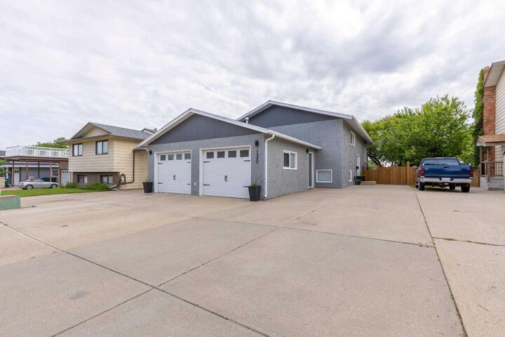 Property Photo:  130 Chippewa Crescent W  AB T1K 5B5 