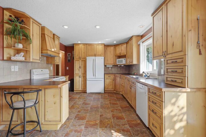 Property Photo:  7 Halman Crescent  AB T4N 6J9 