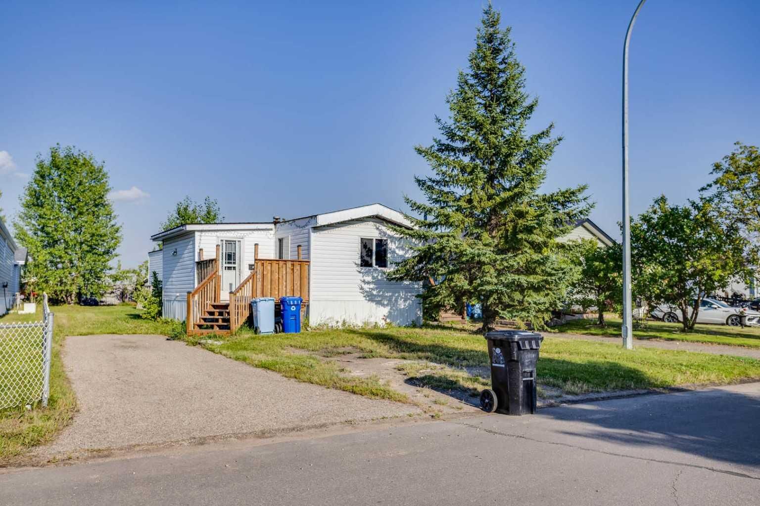 Property Photo:  173 Cokerill Crescent  AB T9K 2J3 