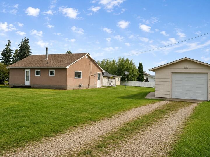 Property Photo:  5007 51 Street  AB T0B 1V0 