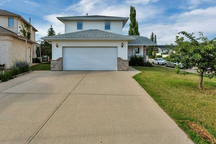 83 Lawrence Crescent — photo 1