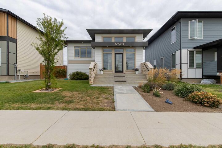 403 Caledonia Boulevard W — photo 1