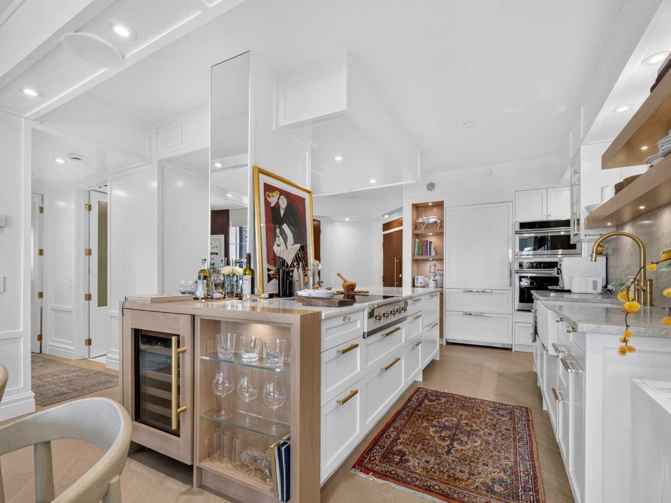 Property Photo: 228 26 Avenue SW 402 AB T2S 3C6