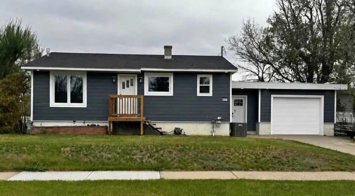 Property Photo:  4931 54 Avenue  AB T1G 1H5 