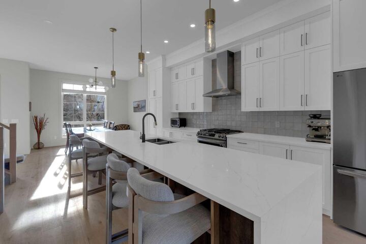 Property Photo:  7712 36 Avenue NW  AB T3B 1V3 
